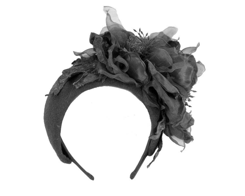 Max Alexander by Cupids Millinery Melbourne - Vendita all'ingrosso Fascinator - Donna - Cerchietto largo con fiore in seta3
