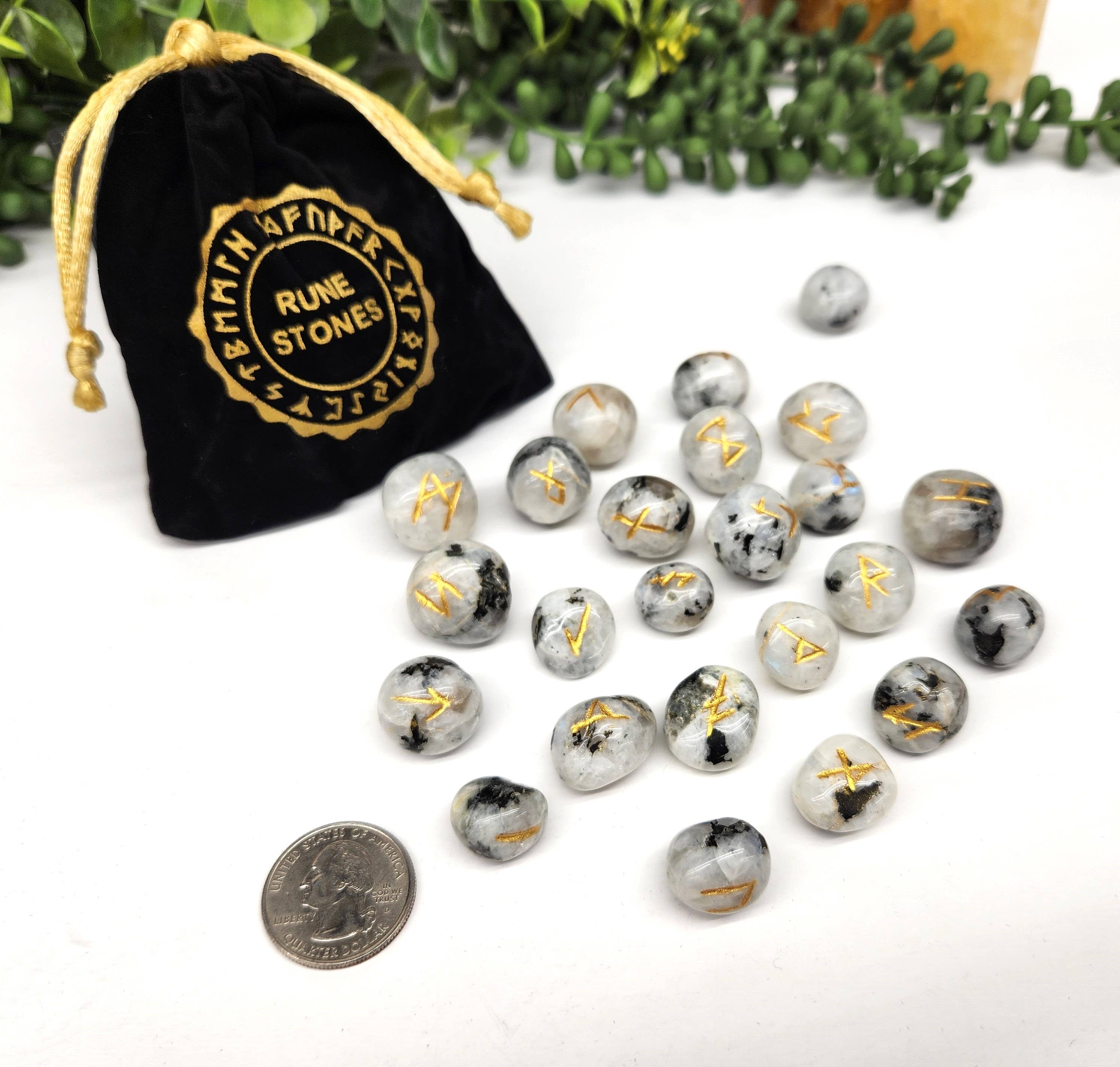 Meraki Gemstones - Vendita all'ingrosso Pietra/cristallo spirituale - Set di rune in pietra di luna arcobaleno con custodia in velluto3