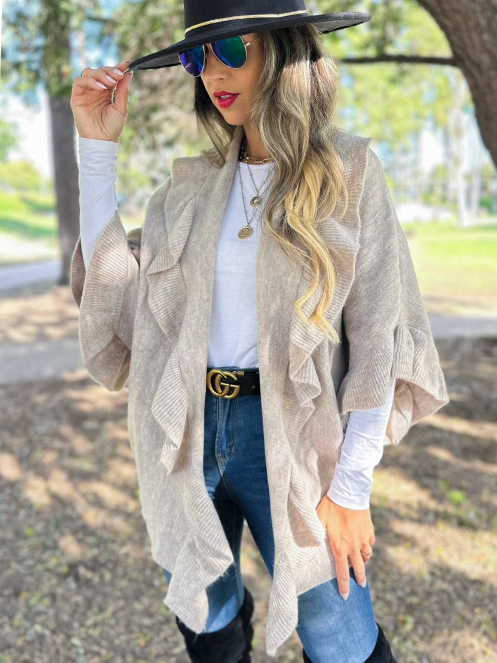 AMOLI – Großhandel Strickjacke – Damen – Haferflocken Beige Weiche Strickjacke mit Rüschendetails3