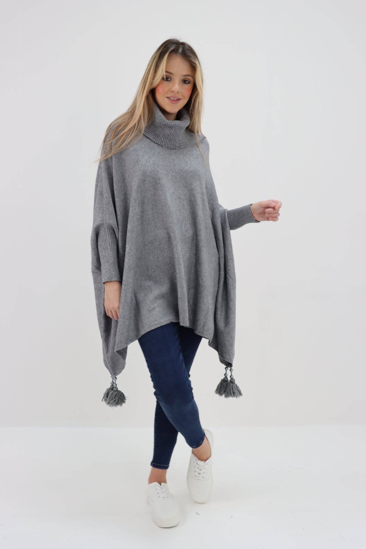 Miss Bold - Vente Poncho – femme - Poncho tunique italien à col bénitier et manches chauve-souris à pompons15