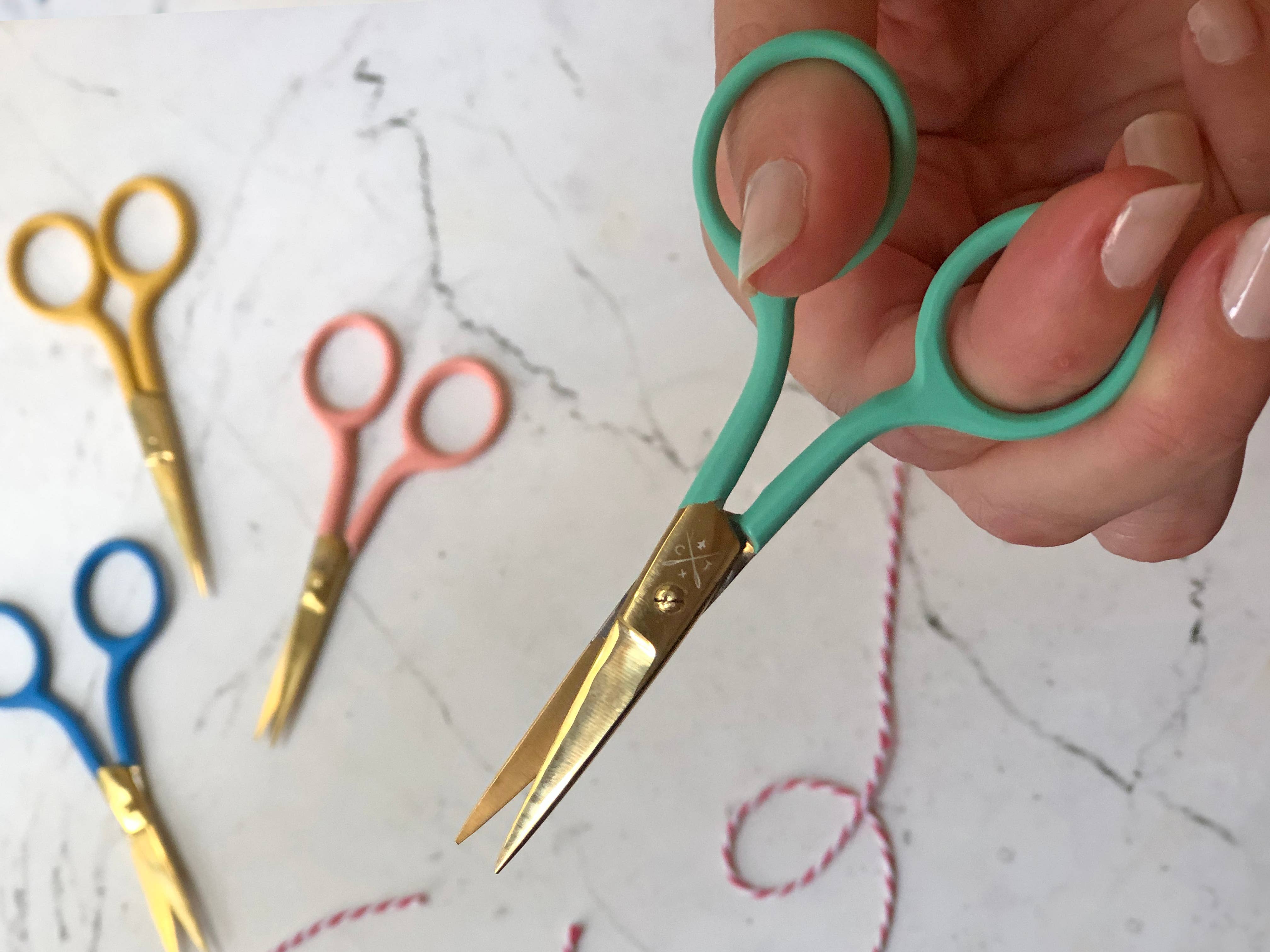 Chasing Threads - Wholesale Embroidery/Cross Stitch Supplies - Coloured Embroidery Scissors5