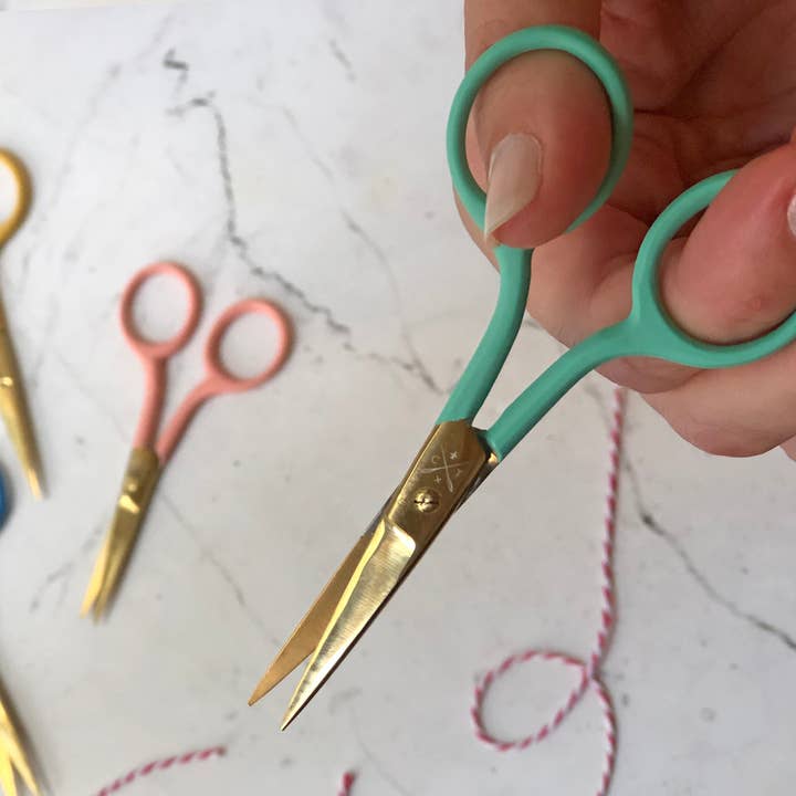 Chasing Threads - Wholesale Embroidery/Cross Stitch Supplies - Coloured Embroidery Scissors5