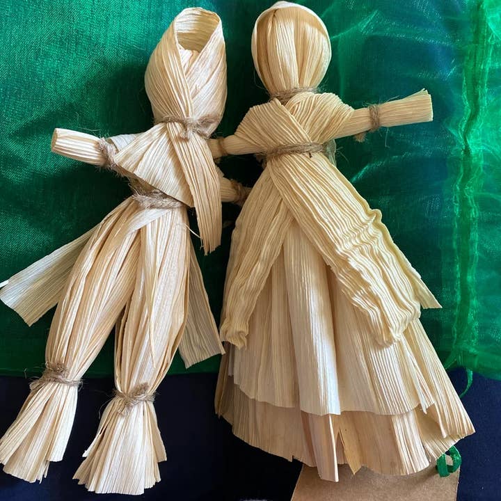 Crimson Sage - Wholesale Spiritual Stone/Crystal - Corn Husk Doll / Folk Poppet with Smock and Hood - Natural3