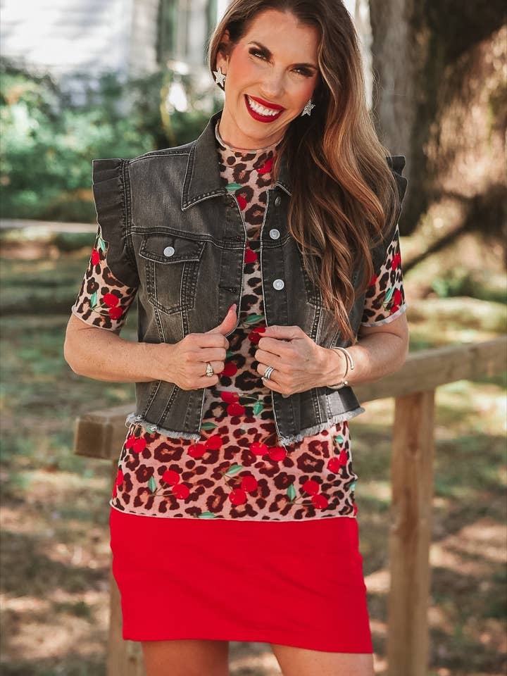 Gilet en Jean à Volants Jordan - Jean Noir pour la vente par Jess Lea