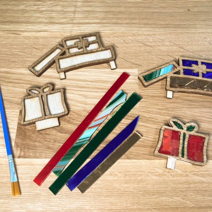 Stained Glass Sundays – wholesale DIY craft kit – DIY Cozy Christmas Eve Paint By Glass Kit2