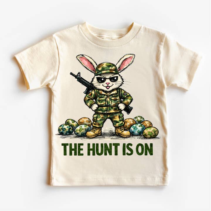 La chasse est lancée T-shirt camouflage lapin de Pâques - T-shirt chasse aux œufs de Pâques pour enfants pour la vente par Madi Moosh