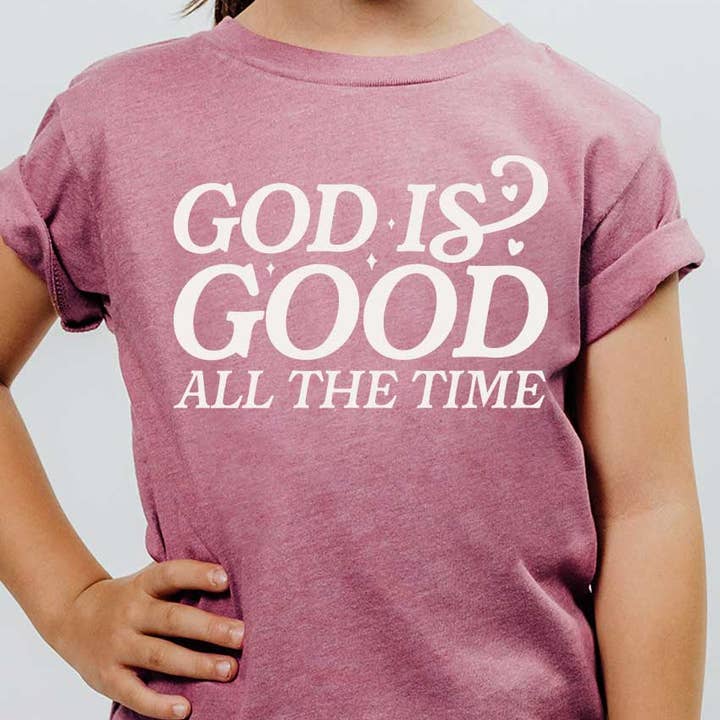 T-shirt graphique pour enfants "Dieu est bon tout le temps" pour la vente par Kids By Kissed Apparel