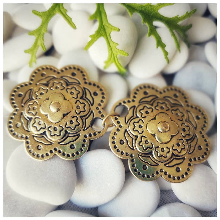 Cristina SJ creative shop - Wholesale Brooch - Golden closure of layers and shawl, arabic drawing, jacket closure