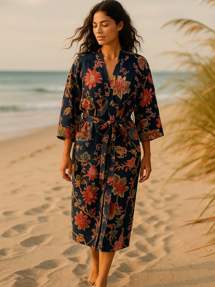 Glamthread - Vente Peignoir – femme - Kimono Peignoir Fleuri Bleu Nuit | Vêtement de Détente en Coton Gaufré2