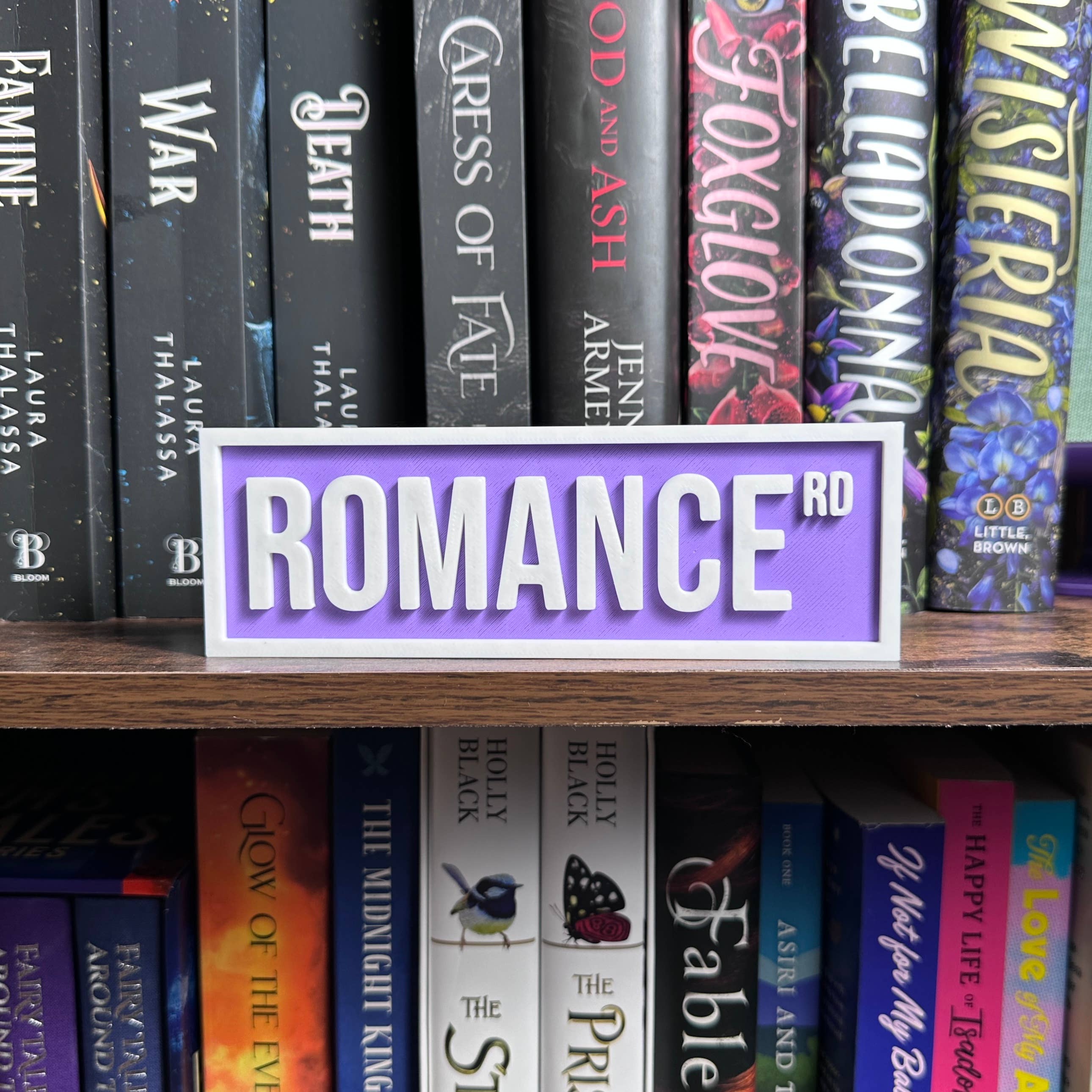 The Crafted Nook – wholesale Skylt – Romantisk Gatuskylt | Bokhyllainredning3