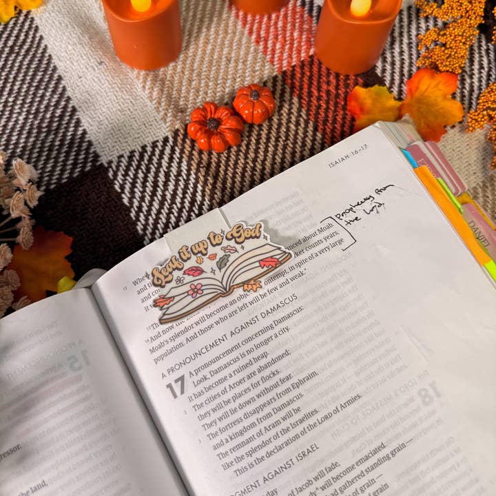 Marque-page magnétique "Leaf It Up to God" pour la vente par Tiffany Amber Designs