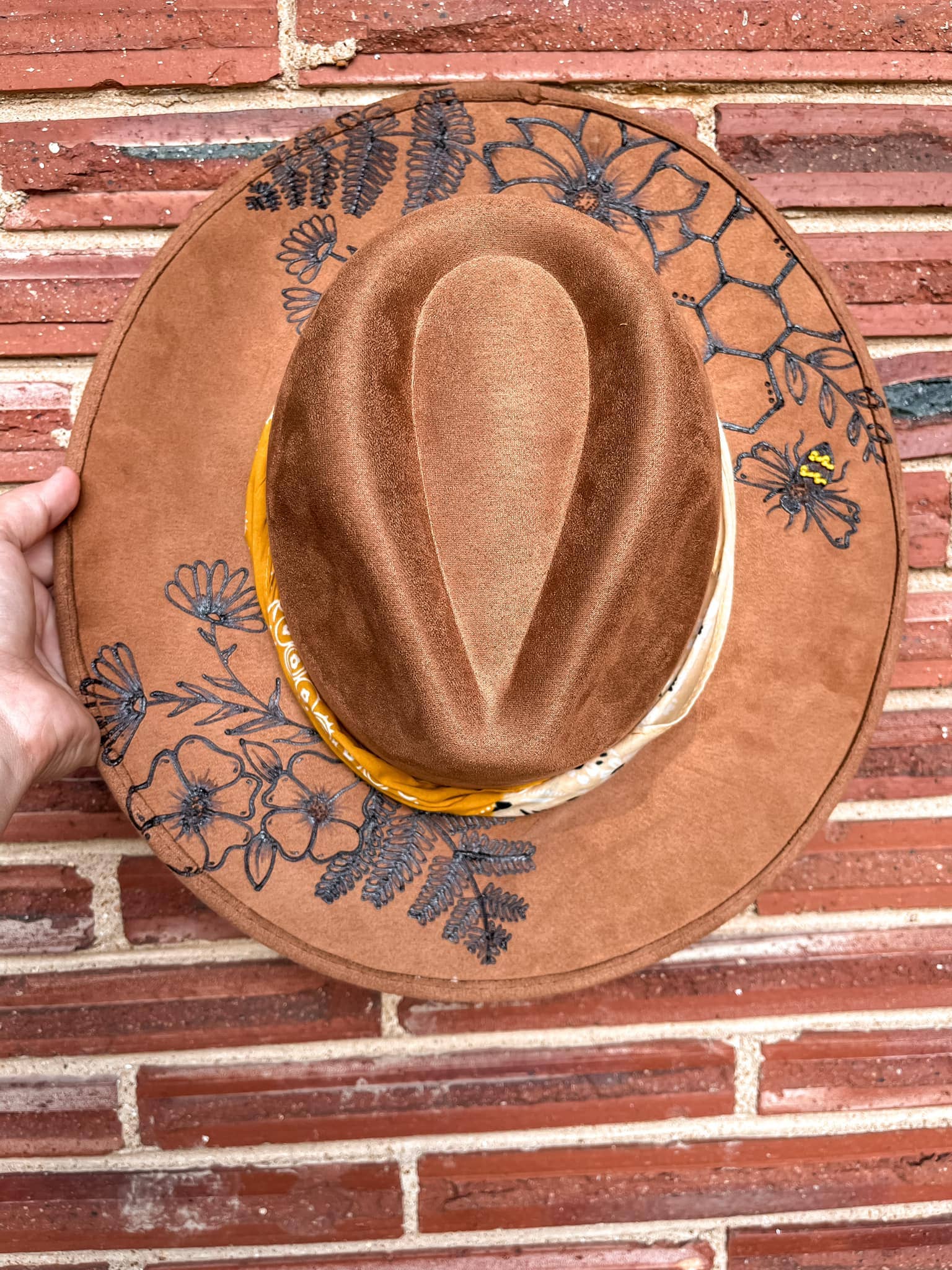 River Valley Co. – wholesale Fedora - Dam – Bränd Western Wide Brim Fedora | Bi, Blommig, Pärlstav2