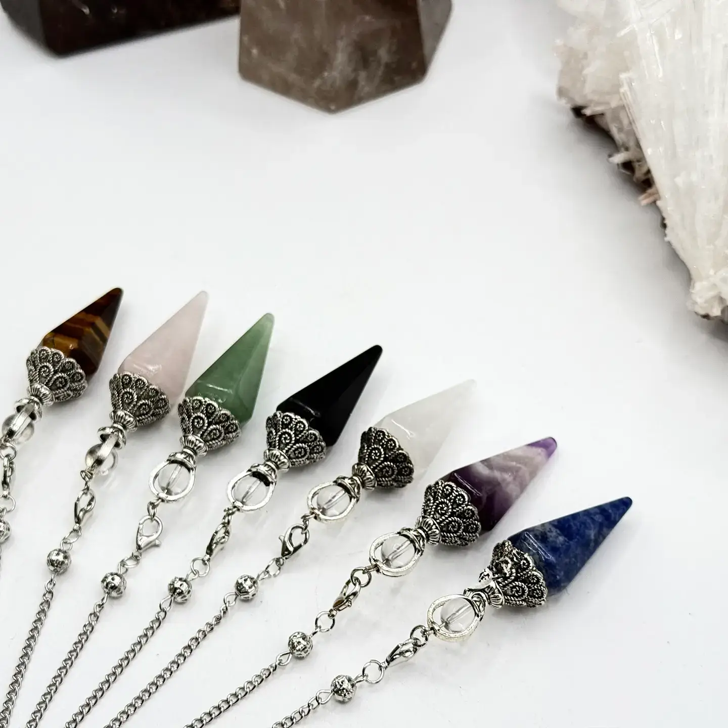 Meraki Gemstones - Wholesale Spirituele steen/kristal - Dubbele kap pendels met zilveren plaatketting1