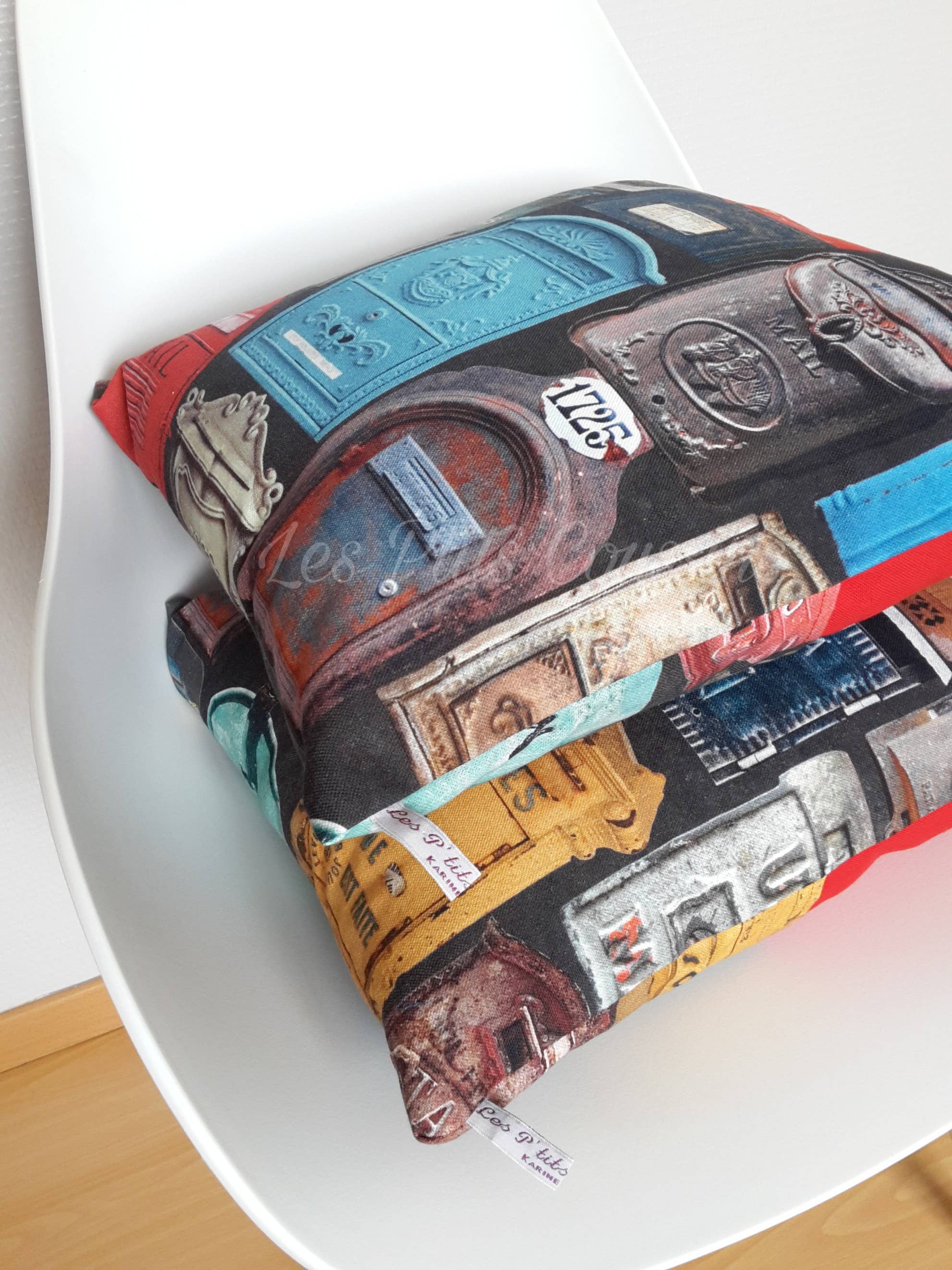 Les P'tits Coussins - Vendita all'ingrosso Cuscini decorativi - Cuscino con motivi industriali per cassetta delle lettere vintage2