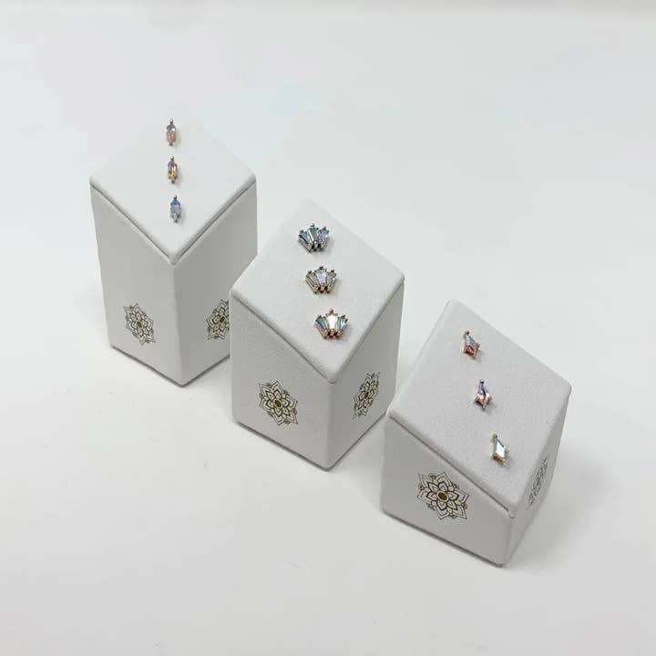 Mini Vertical 3 Hole Threadless End Display for wholesale by Piercing-zone