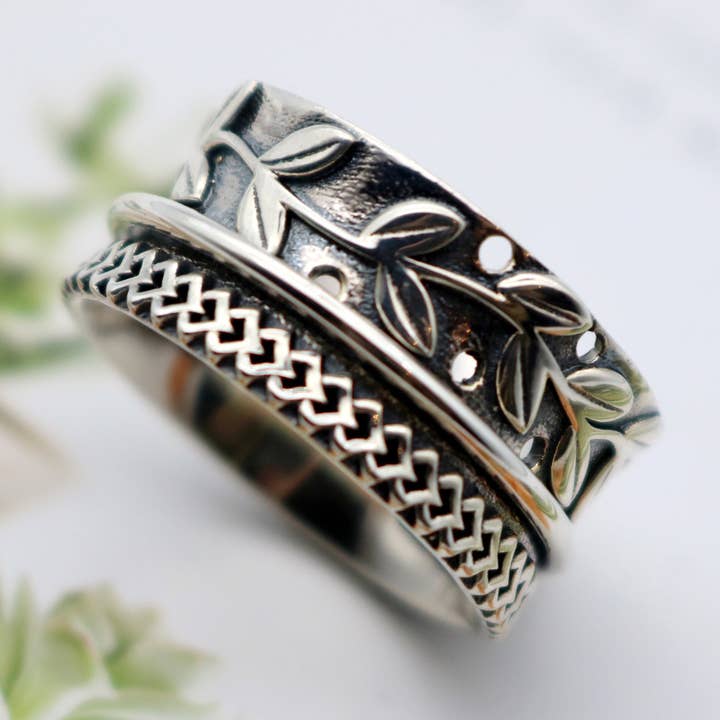 Anello filatore da meditazione in argento sterling a forma di fagiolo magico per la vendita all'ingrosso da parte di Energy Stone