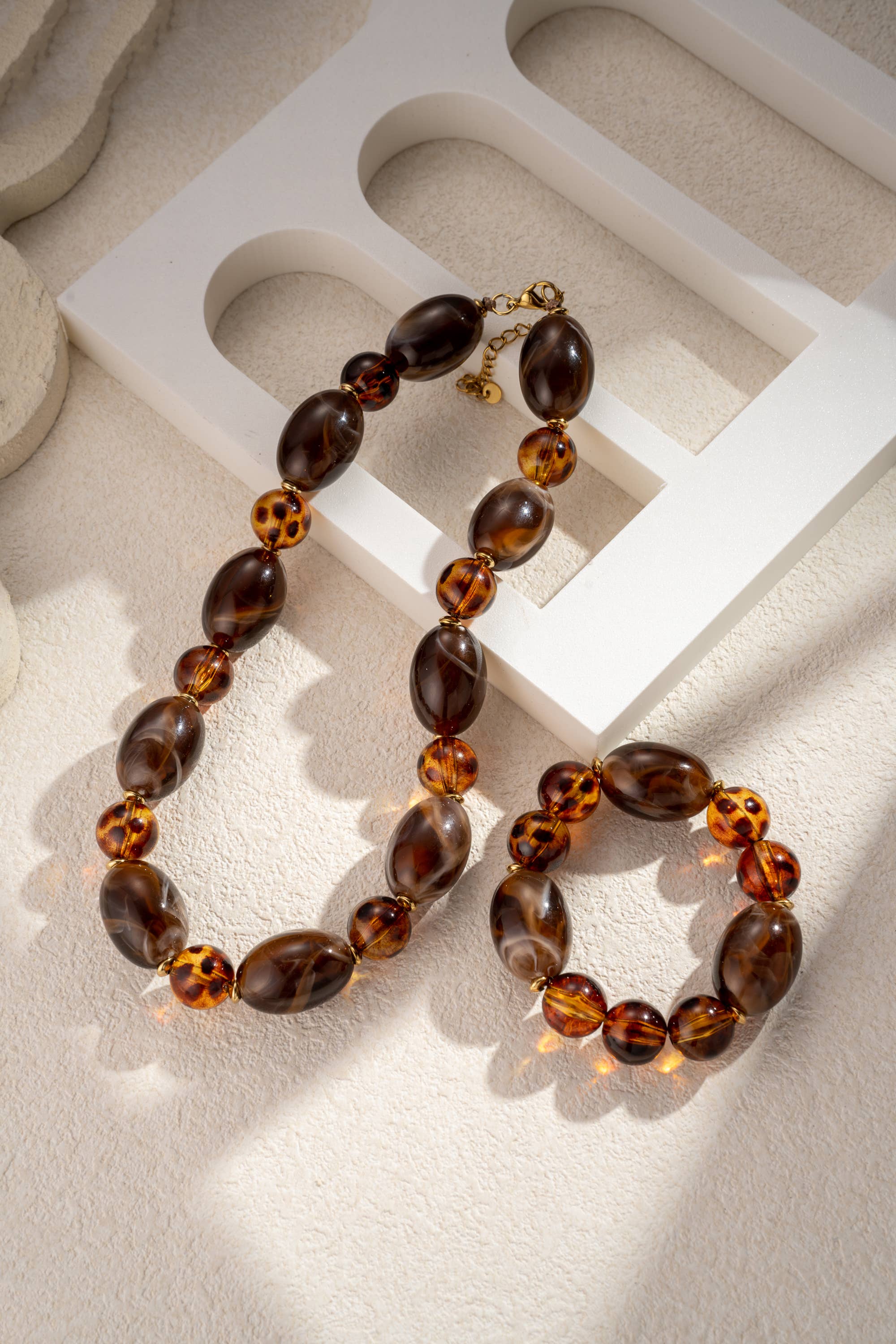 COSMOS - Wholesale Beaded/Pearl Necklace - Leopard and chocolate resin pearl necklace with chic stainless steel2
