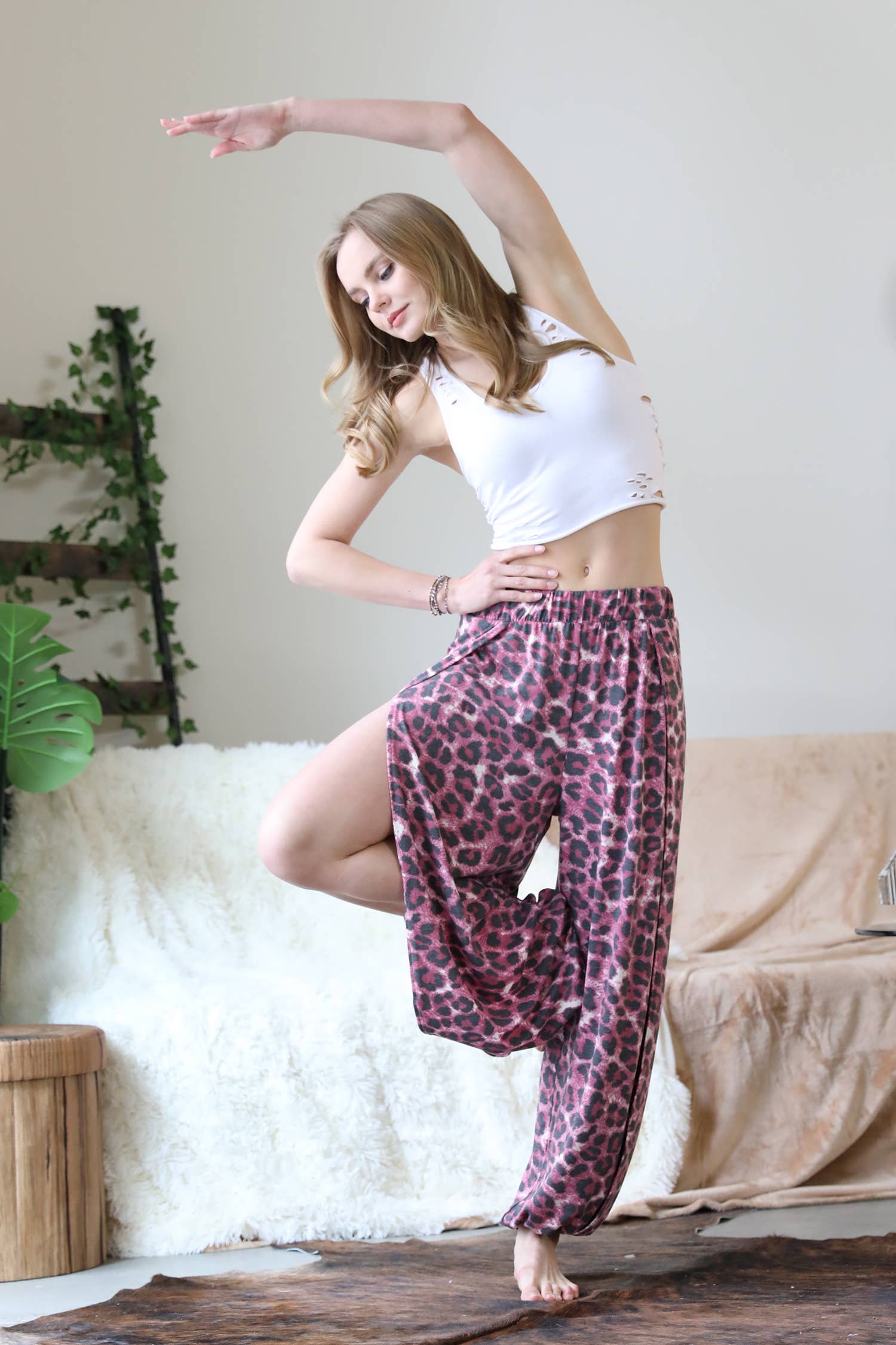 42POPS - Vente Pantalon – femme - Pantalon de yoga fendu côté imprimé léopard0