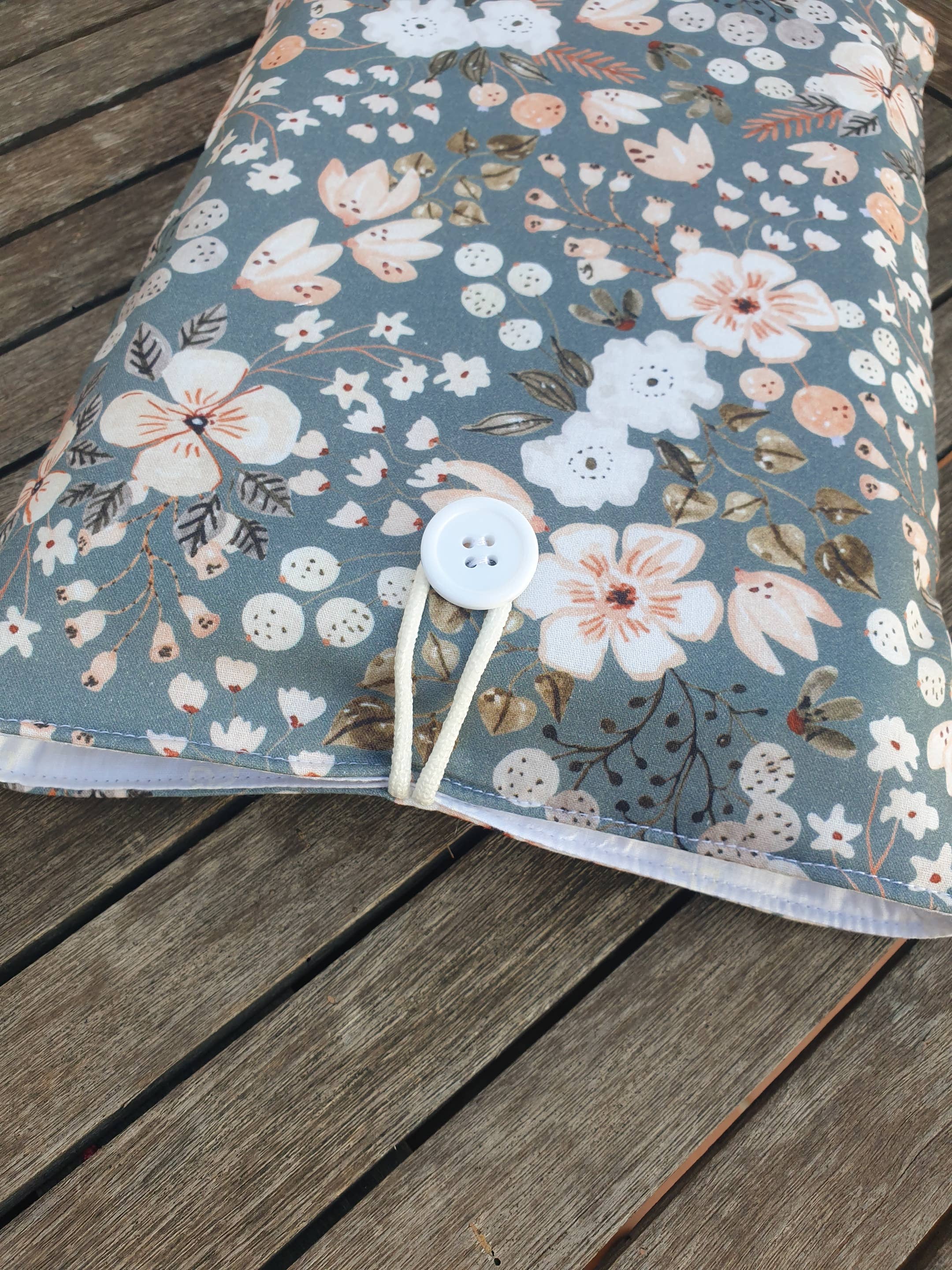 laubelgo – Capa de livro por atacado – Capa acolchoada cinza para livro com flores brancas e salmão1