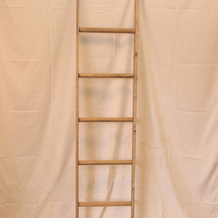 Forever Green Art - Wholesale Free Standing Shelf - Round Rung Wood Ladder