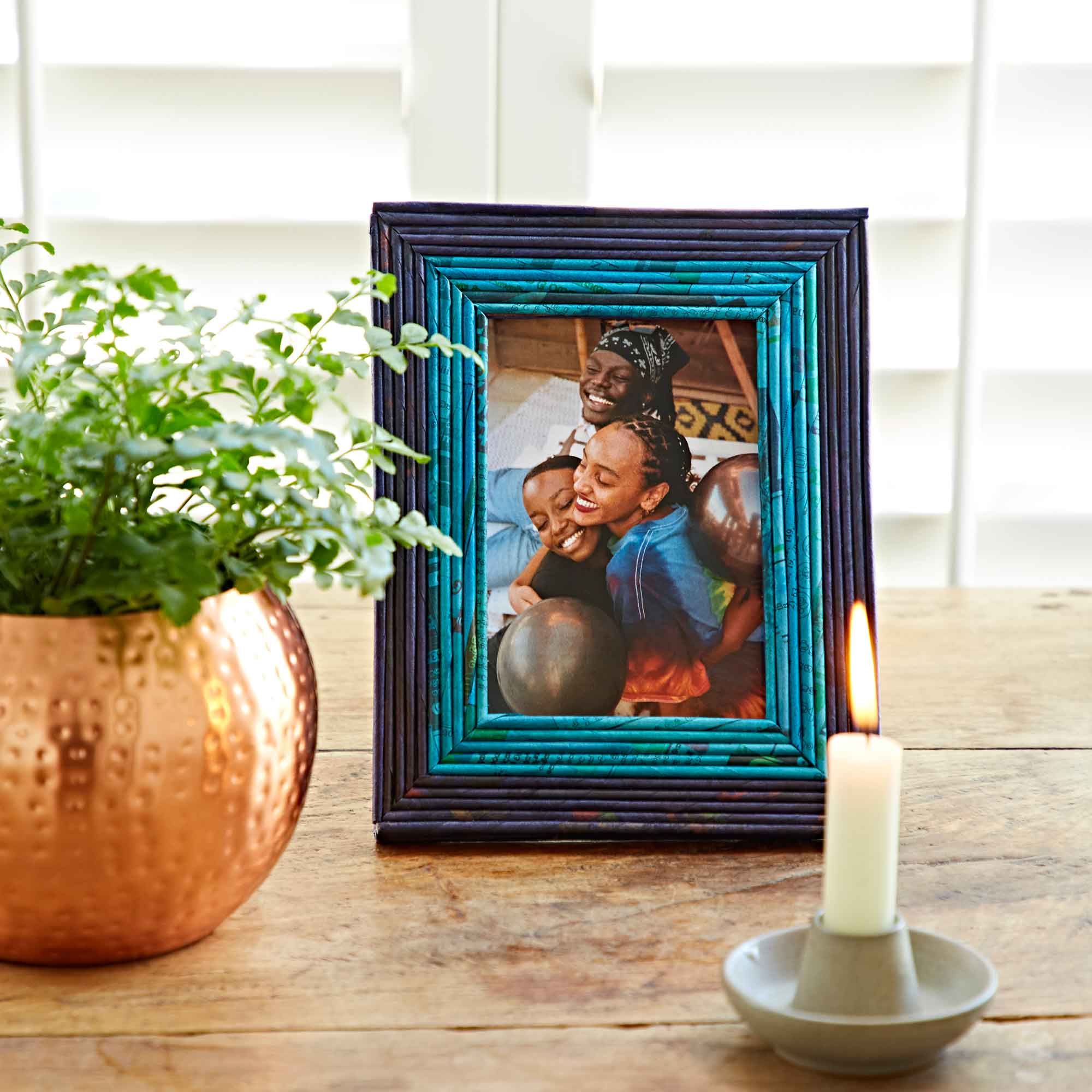 The Paper High Gift Company Limited - Wholesale Picture Frame - Recycled Newspaper Photo Frame - 4 x 6 Picture Frame9