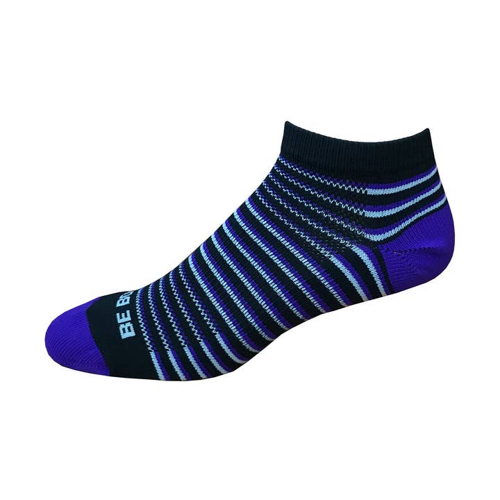 Racer : noir, violet et gris. Chaussettes athlétiques à la cheville à rayures américaines pour la vente par Boldfoot Socks