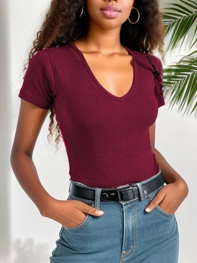 CWSBSS0049_BODYSUIT SEXY AJUSTÉ CÔTELÉ À COL EN V pour la vente par NINEXIS