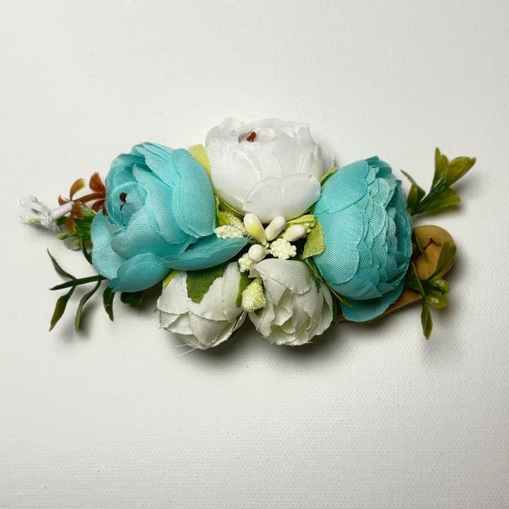 Serre-tête Fleurs Aigue-marine pour la vente par Clover Cottage