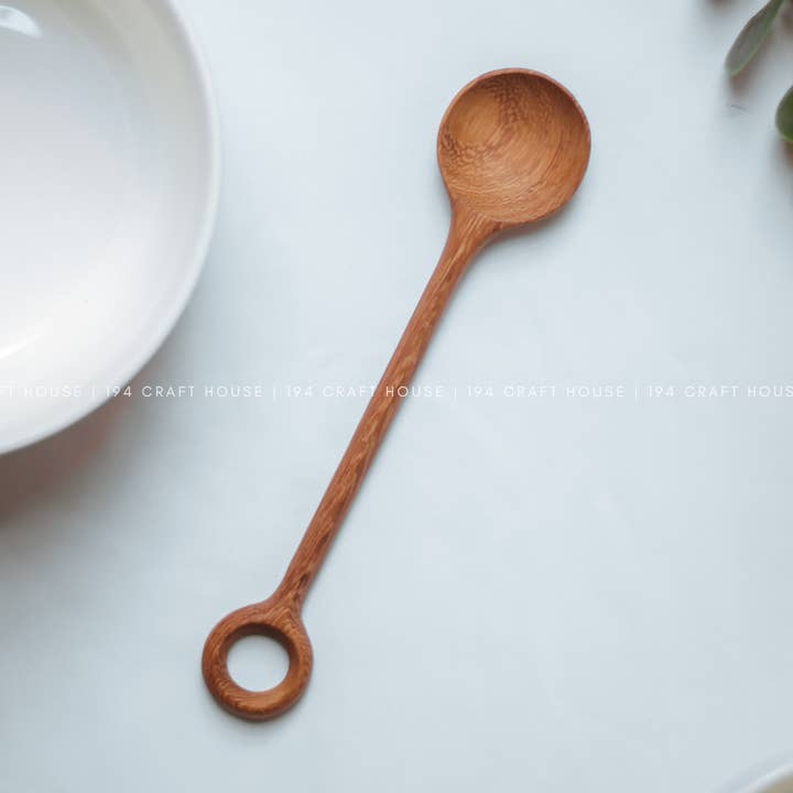 Cuillère à mélanger en bois sculptée à la main - Ustensiles de cuisine pour la vente par 194 Craft House
