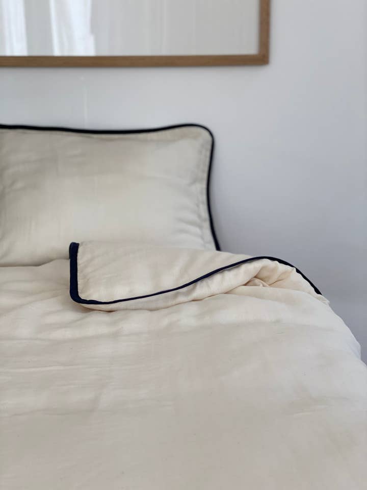 NINA Single Påslakan Set/Ecru/Navy för wholesale av bihan