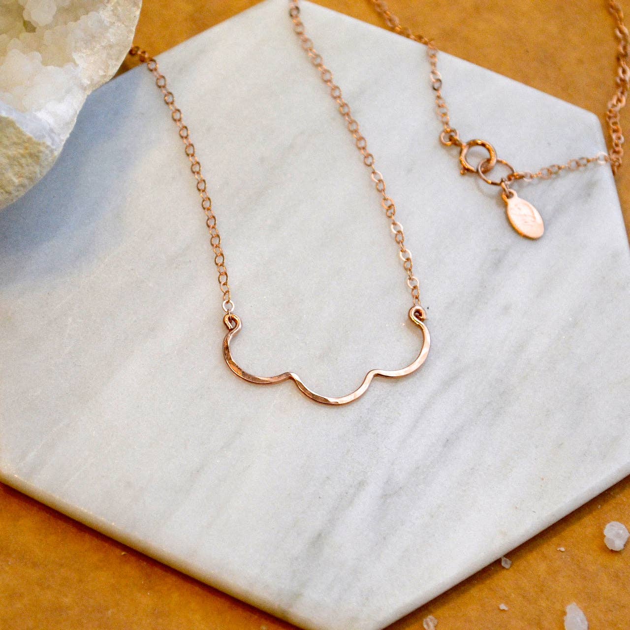 Foamy Wader – Engroshandel Halskæde med vedhæng – Kammusling halskæde - flosset kant shell kurve bar halskæde2