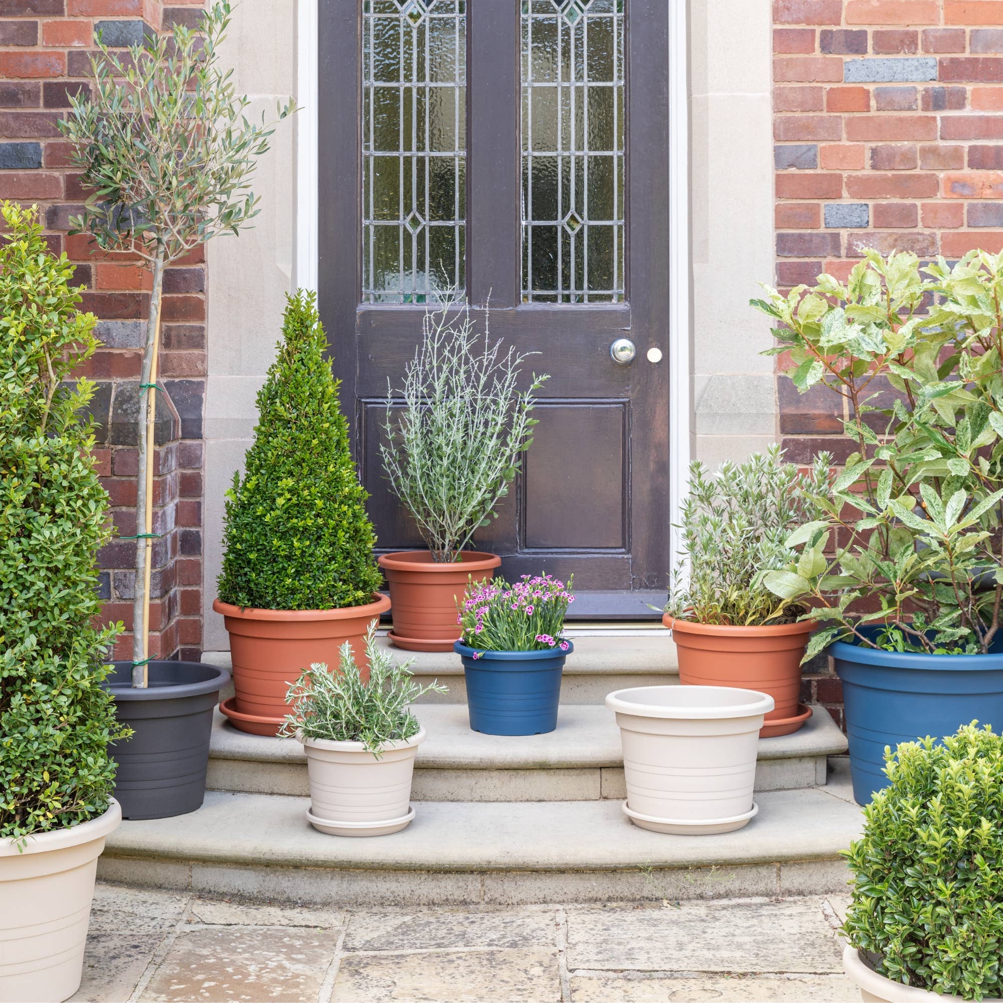 Ivyline International - Wholesale Plant Pot - Outdoor Recycled Plastic Cilindro Planter27