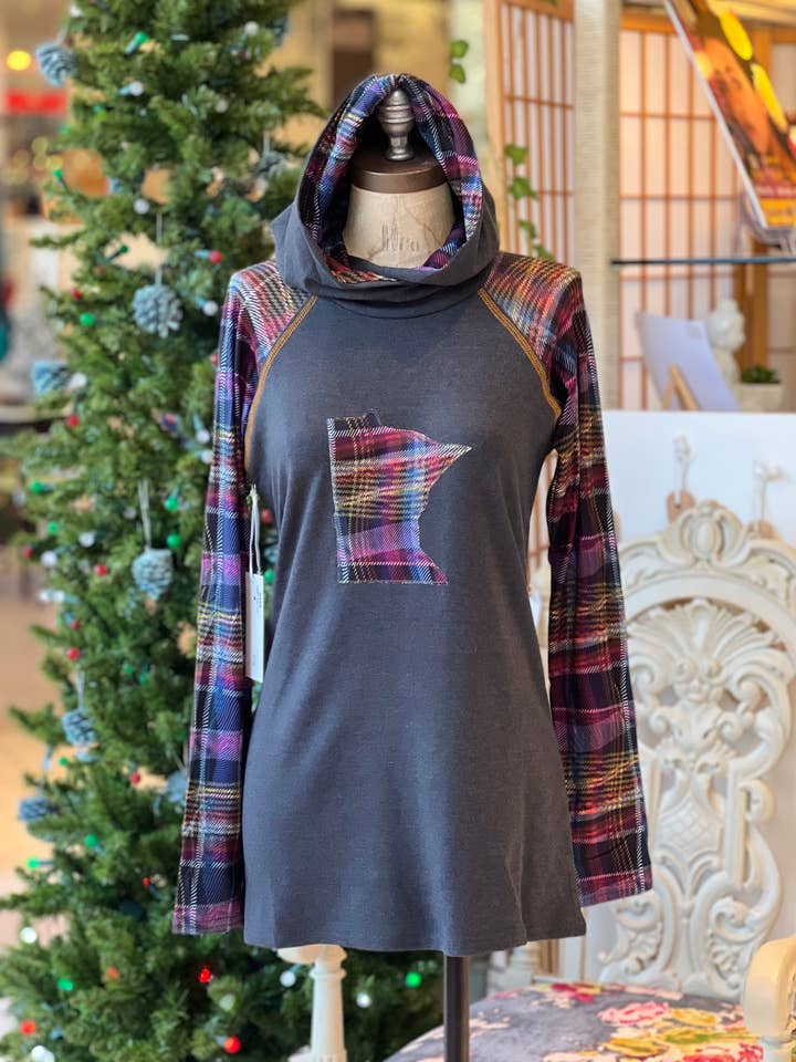 6000C - Yoga hættetrøje med Minnesota eller Wisconsin Appliqué for engroshandel hos Laura Hlavac