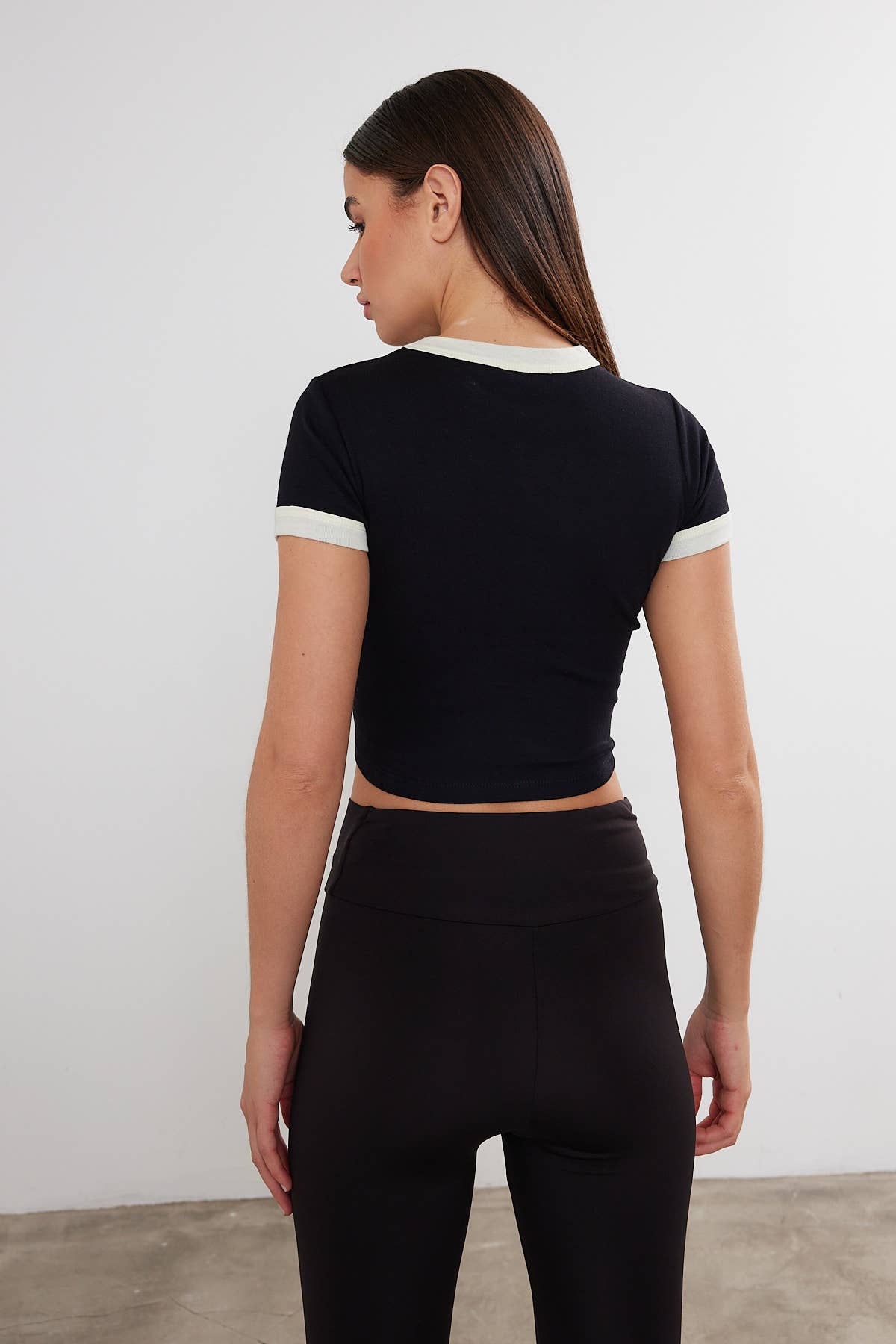 VAV NEW YORK – T-shirt estampada - Mulher por atacado – T-shirt de mulher com estampa de coração cortado Crop Top com estampa de coração15