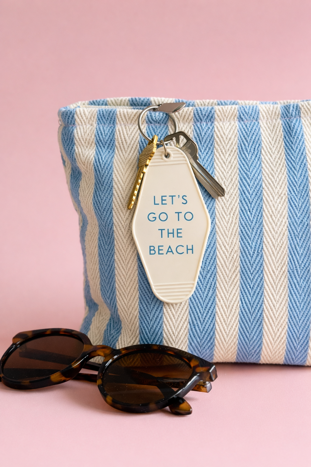 Declaration & Co - Vente Porte-clés – unisexe - Porte-clés rétro d'hôtel - Allons à la plage1