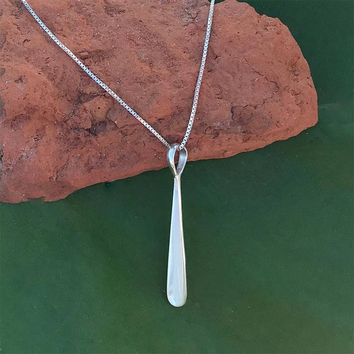 Collier Jiwa, nacre - argent sterling, Indonésie pour la vente par Women's Peace Collection