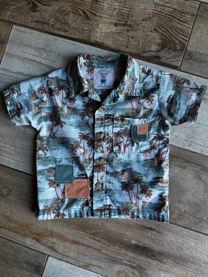 Camisa Hawaiana Vintage Surfs Up
Talla-12M Solo 1 pieza disponible para venta al por mayor de Hammy Downs Threads