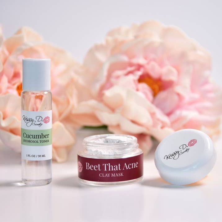 Krissy D Cosmetics - Venta al por mayor Mascarilla - MASCARILLA DE ARCILLA «BEET THAT ACNE» CON TÓNICO DE PEPINO ACTIVADO