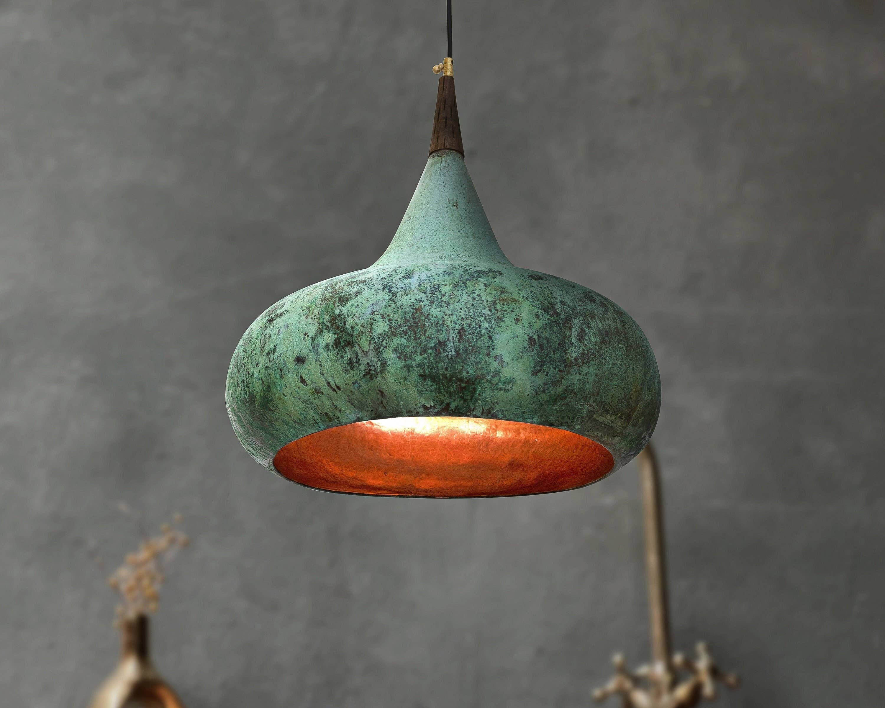 SaharaKesh - Venta al por mayor Lámpara de araña y colgante - Lámpara colgante de cobre con pátina verde oxidada para isla de cocina