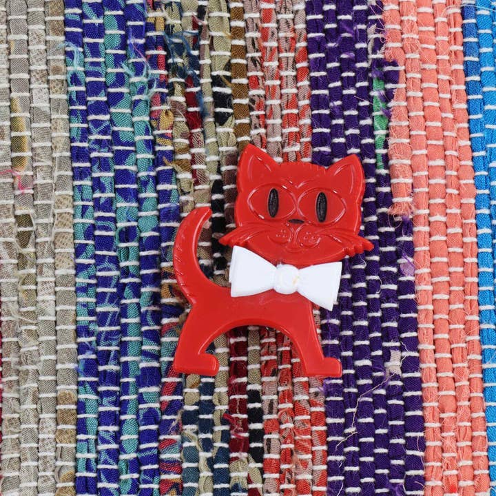 Tribal Trade GmbH - Wholesale Brooch - Red and white DDR cat pin2
