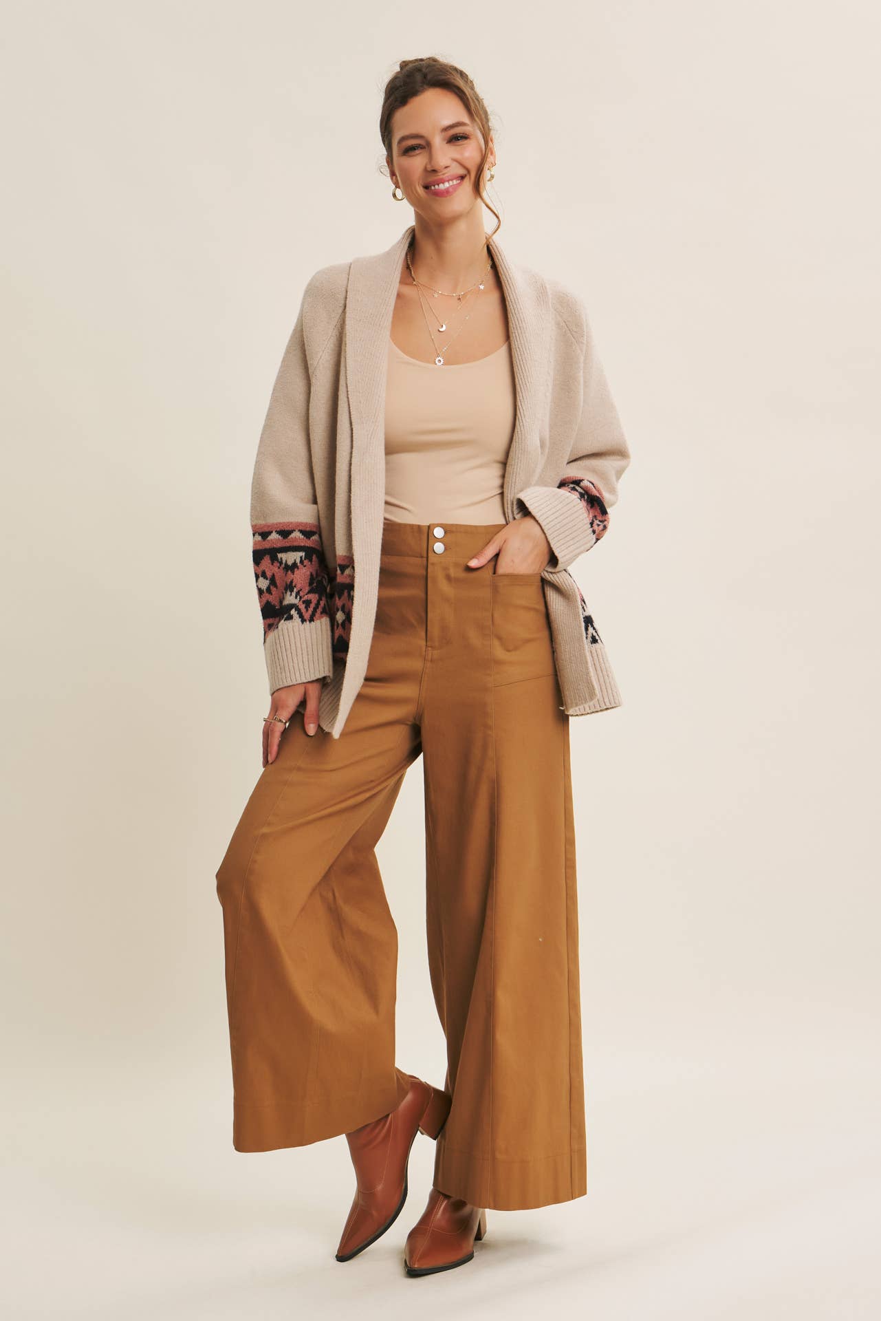 in february – Calças - Mulher por atacado – CALÇAS ESSENCIAIS DO DIA A DIA ELÁSTICAS DE PERNA LARGA E COMPRIMENTO ATÉ AO TORNOZELO25