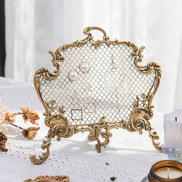 S shelf van tin voor sieraden in goudafwerking voor wholesale door Vagabond Vintage