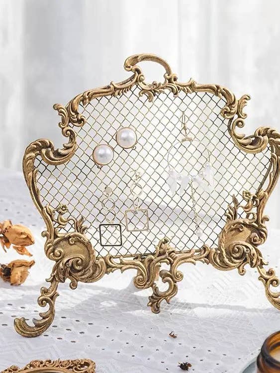 Présentoir à bijoux en étain finition dorée pour la vente par Vagabond Vintage