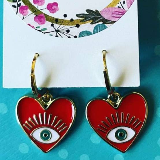 Brincos de coração de olho mau de esmalte vermelho por atacado de Stitch and Stone