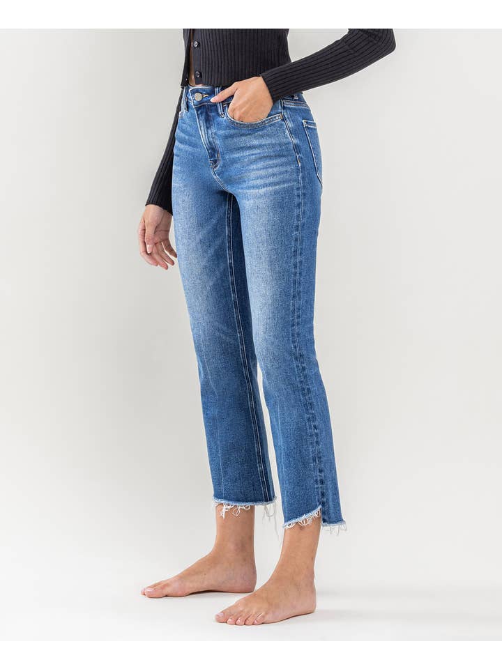 ERMUTIGEND KICK-FLARE-JEANS MIT HOHEM BUND UND RAUEN STUFEN AM SAUM T5910 für den Großhandel auf Faire3