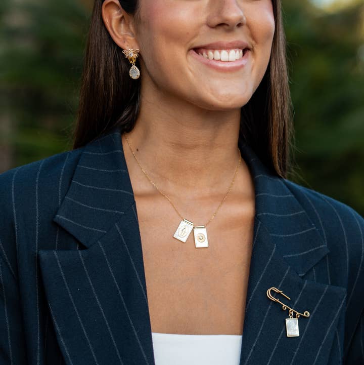 PHOEBE´S - Wholesale Pendant/Charm Necklace - Mother-of-Pearl Scapular with Our Lady and Sacred Heart – Double Necklace in Gold1