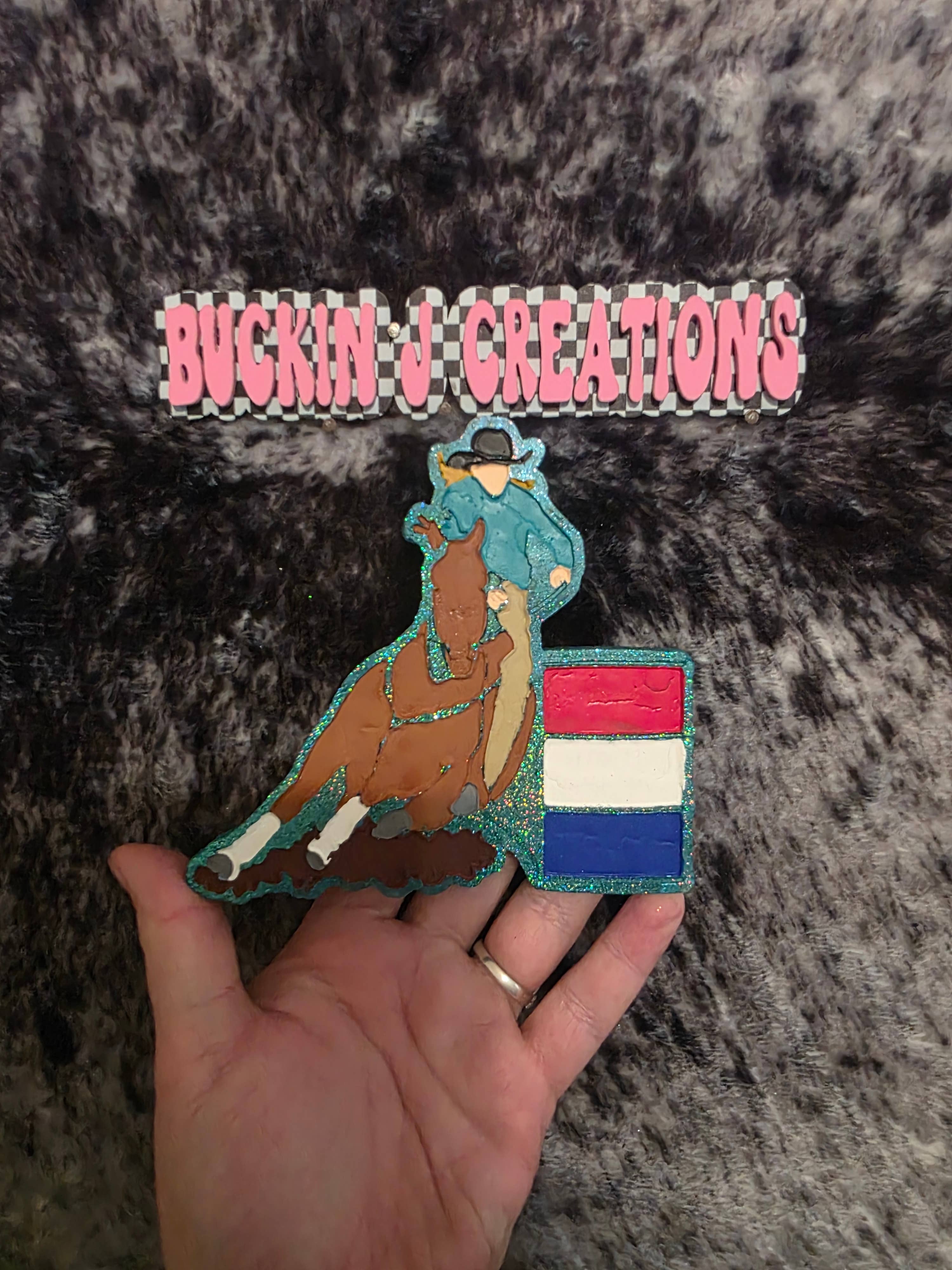 Buckin J Creations - Vente Désodorisant pour voiture – femme - Désodorisant de voiture fait main pour coureur de baril4