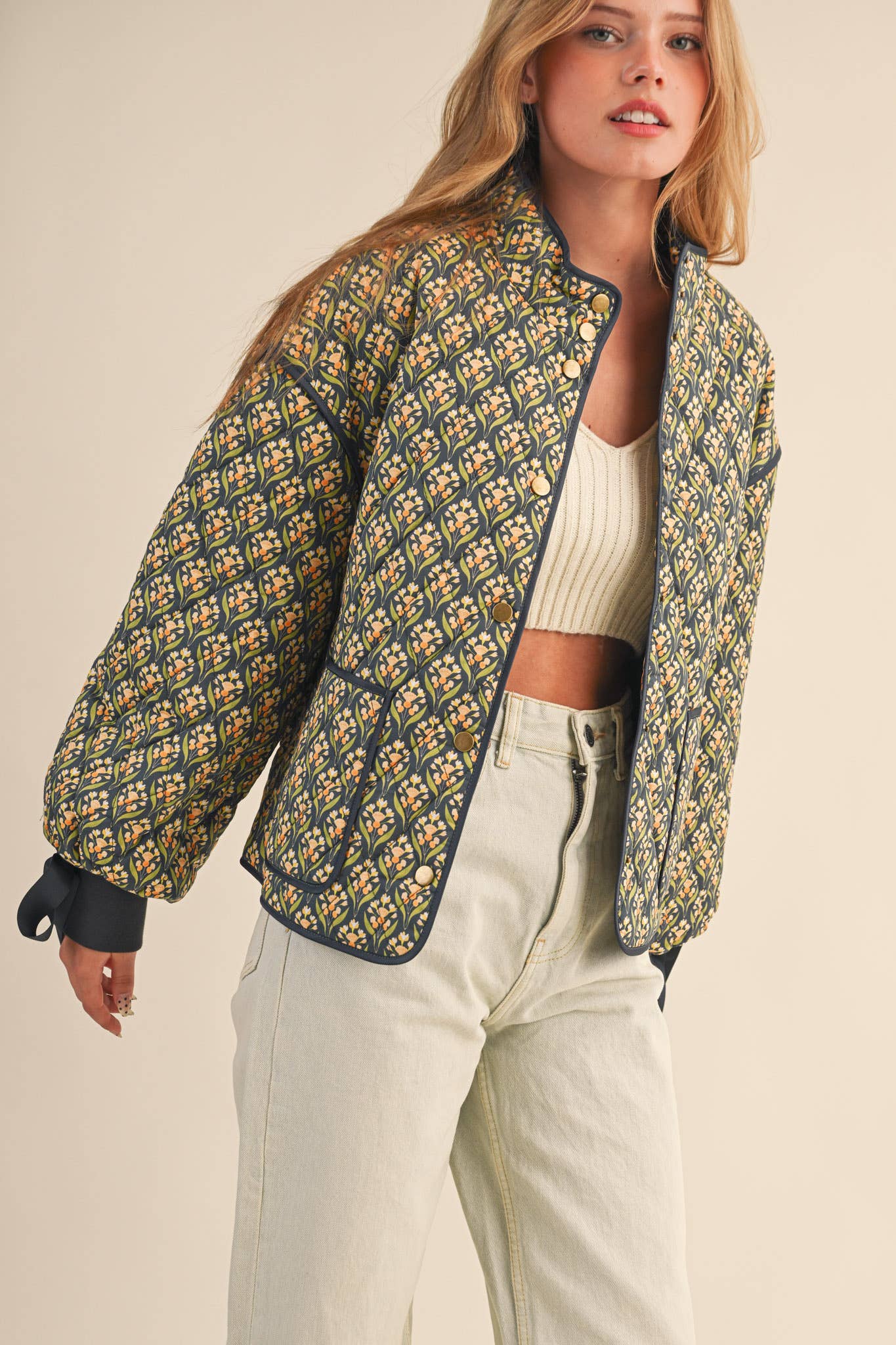 &MERCI - Wholesale Jacket - Women's - FLORAL QUILTED JACKET WITH RIBBON SLEEVE DETAIL MJK443216