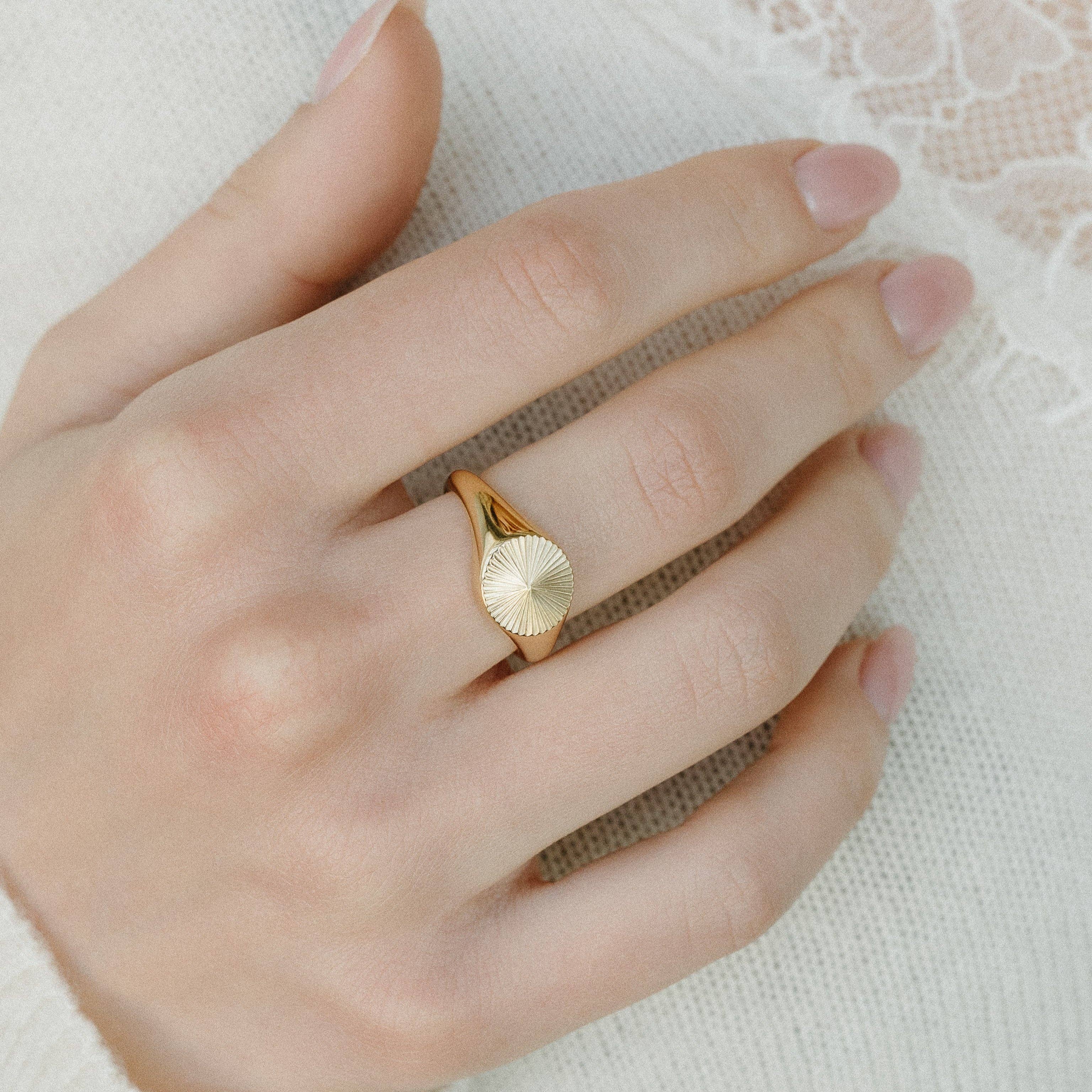 PETITE GOLD – Großhandel Siegelringe – Siegelring von Solis1