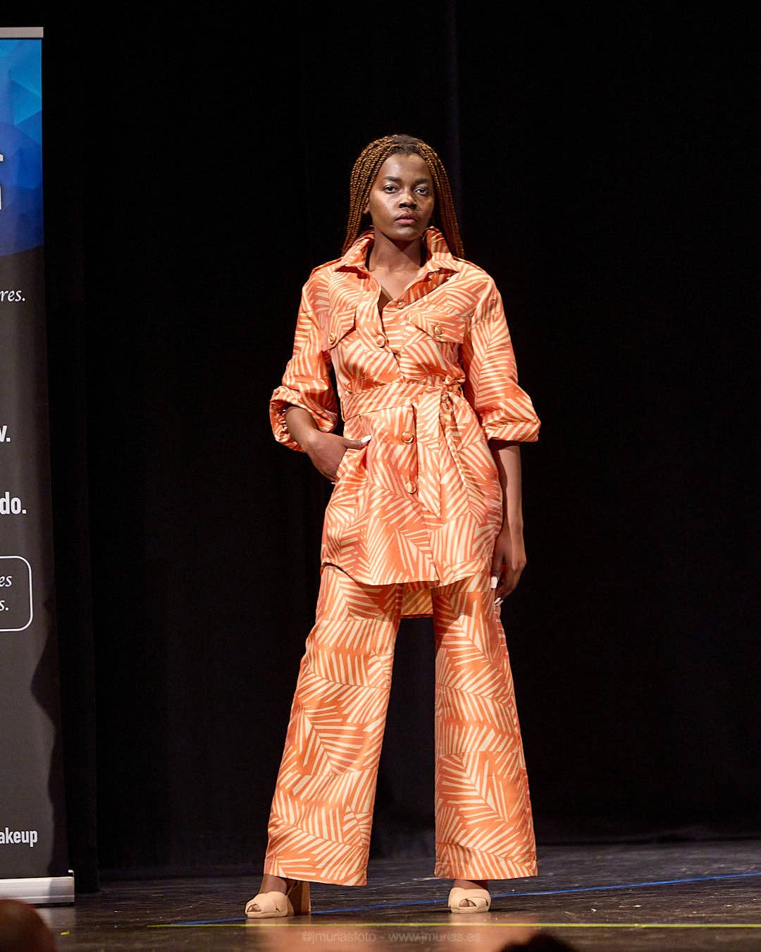 Cyrana – Großhandel Kleid – Damen – Vestido ZEN von Cyrana – Kleid im Retro-Stil aus recyceltem Polyester14